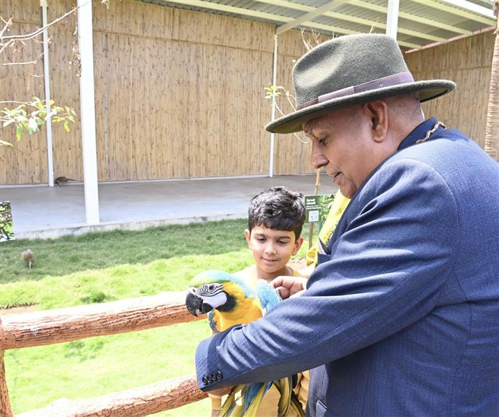 उपराष्ट्रपति श्री जगदीप धनखड़ ने 20 सितंबर, 2024 को दमन के जामपोर में एवियरी का उद्घाटन किया।