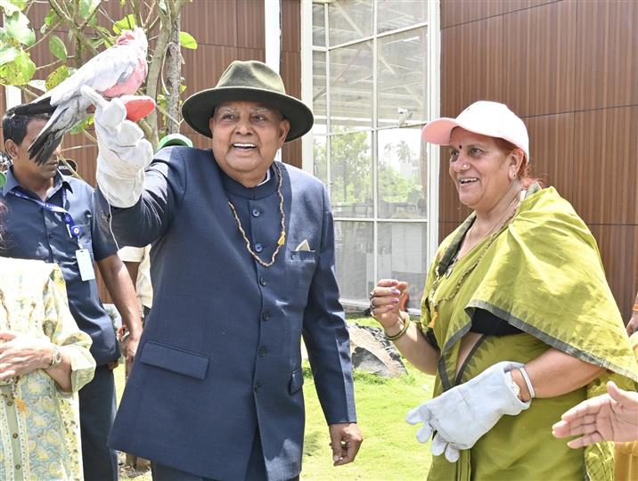 उपराष्ट्रपति श्री जगदीप धनखड़ ने 20 सितंबर, 2024 को दमन के जामपोर में एवियरी का उद्घाटन किया।