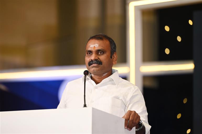 The Minister of State for Information and Broadcasting and Parliamentary Affairs, Dr. L. Murugan addressing at the Big Dream Makers Expo and Awards 2024, in New Delhi on September 29, 2024. 