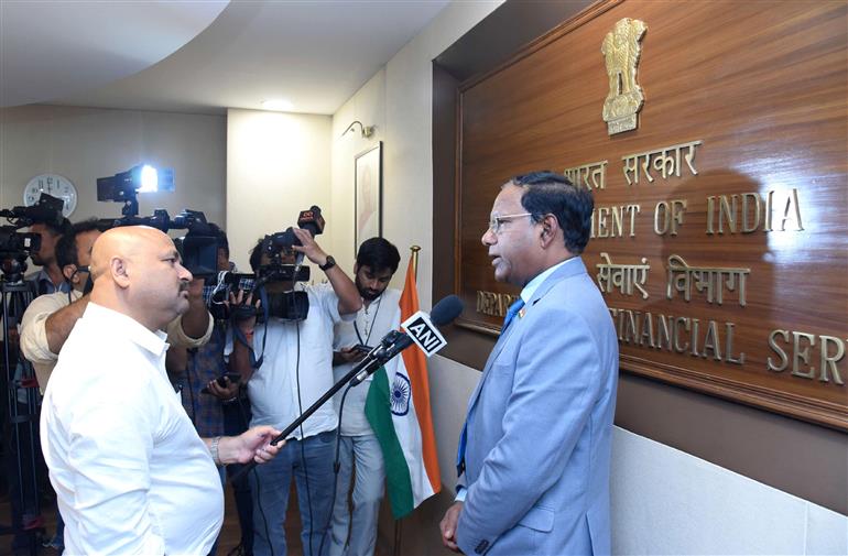 The Secretary, DFS, Shri. M. Nagaraju briefing the media on PM MUDRA Yojana, in New Delhi on April 07, 2025.