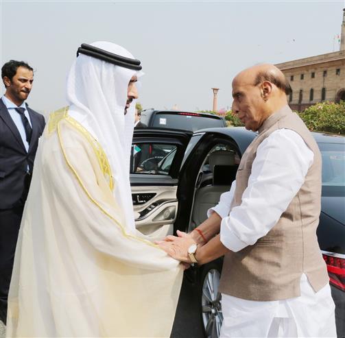 केंद्रीय रक्षा मंत्री श्री राजनाथ सिंह 08 अप्रैल, 2025 को नई दिल्ली के साउथ ब्लॉक में दुबई के क्राउन प्रिंस और यूएई के उप प्रधानमंत्री और रक्षा मंत्री शेख हमदान बिन मोहम्मद बिन राशिद अल मकतूम के साथ द्विपक्षीय बैठक करते हुए।