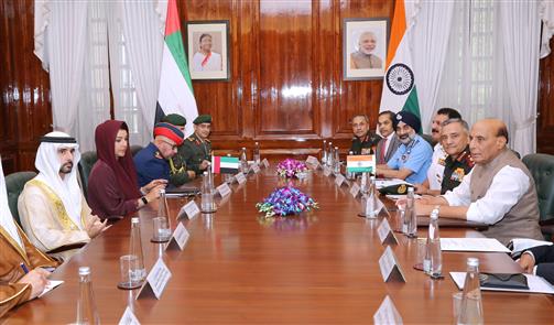केंद्रीय रक्षा मंत्री श्री राजनाथ सिंह 08 अप्रैल, 2025 को नई दिल्ली के साउथ ब्लॉक में दुबई के क्राउन प्रिंस और यूएई के उप प्रधानमंत्री और रक्षा मंत्री शेख हमदान बिन मोहम्मद बिन राशिद अल मकतूम के साथ द्विपक्षीय बैठक करते हुए।