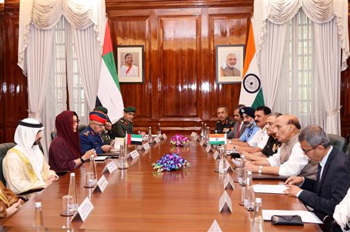 केंद्रीय रक्षा मंत्री श्री राजनाथ सिंह 08 अप्रैल, 2025 को नई दिल्ली के साउथ ब्लॉक में दुबई के क्राउन प्रिंस और यूएई के उप प्रधानमंत्री और रक्षा मंत्री शेख हमदान बिन मोहम्मद बिन राशिद अल मकतूम के साथ द्विपक्षीय बैठक करते हुए।