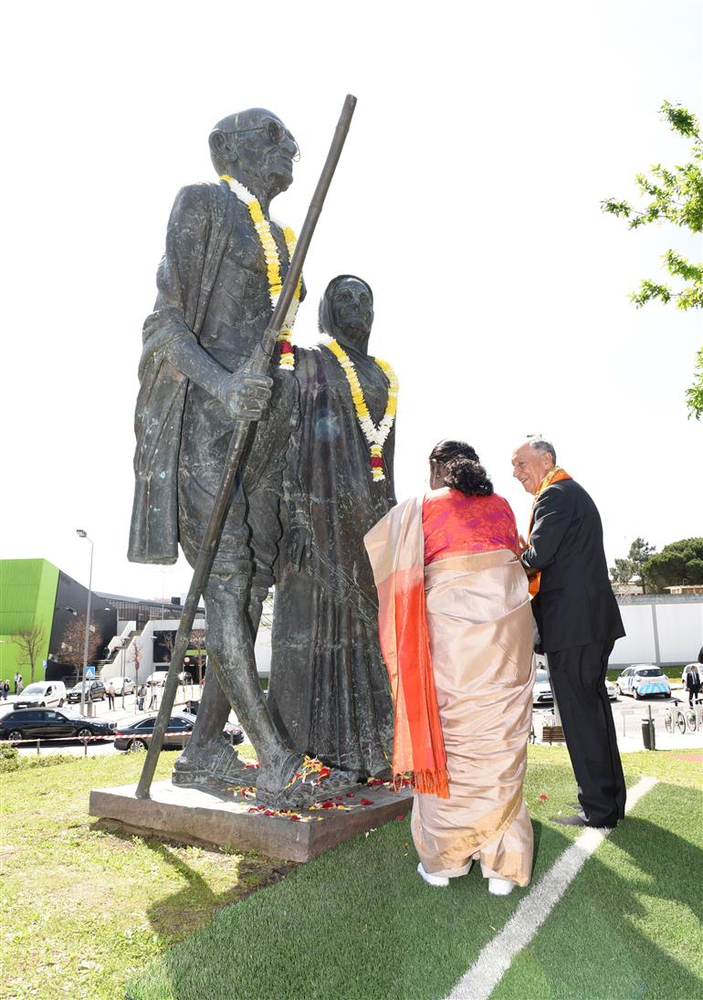 The President of India, Smt. Droupadi Murmu paid floral tributes at the statue of Mahatma Gandhi and Kasturba Gandhi in Lisbon, Portugal on April 08, 2025. 