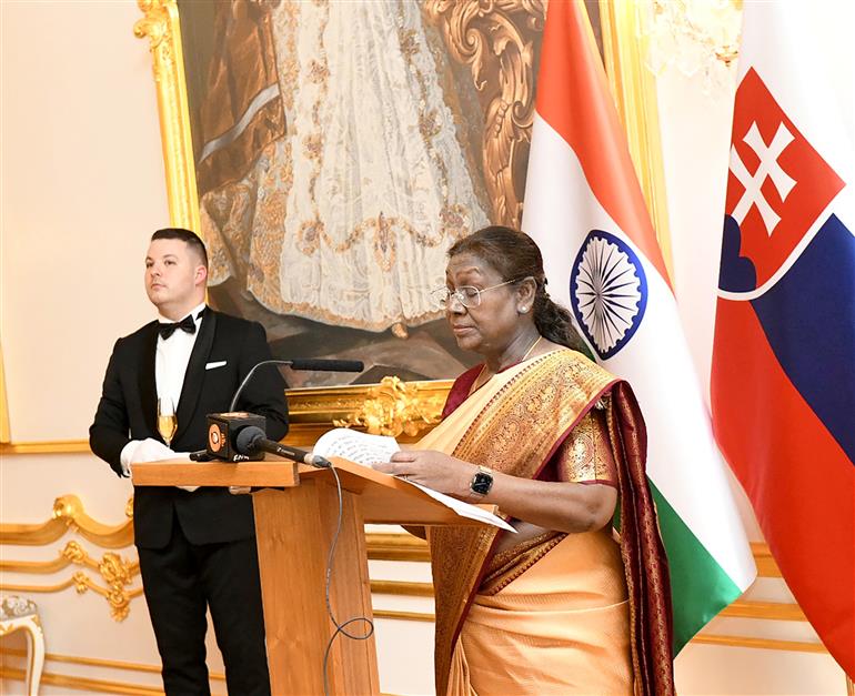 The President of India, Smt Droupadi Murmu addressing the banquet hosted in her honour by the President of the Slovak Republic, Mr. Peter Pellegrini at the historic Bratislava Castle, in Slovakia on April 09, 2025.