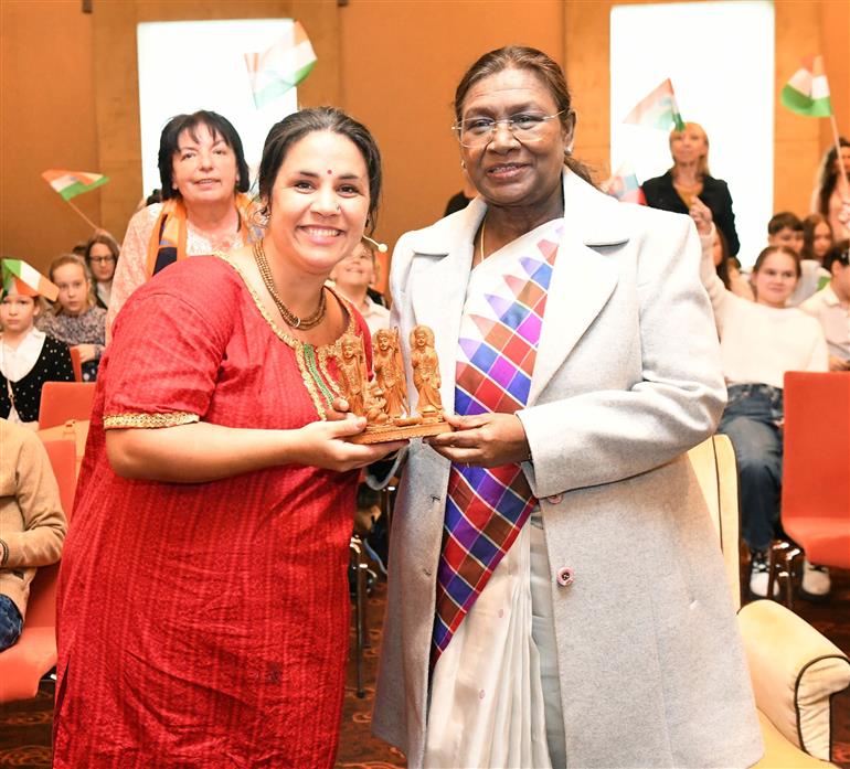 The President of India, Smt. Droupadi Murmu witnesses the Ramayana Puppet Show conducted by Slovak group in Bratislava, Slovakia on April 10, 2025.