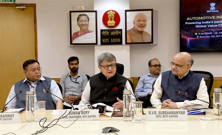 The Vice Chairman, NITI Aayog, Shri Suman Bery addressing at the release of Report on “Automotive Industry: Powering India’s Participation in Global Value Chains” at NITI Aayog, in New Delhi on April 11, 2025.