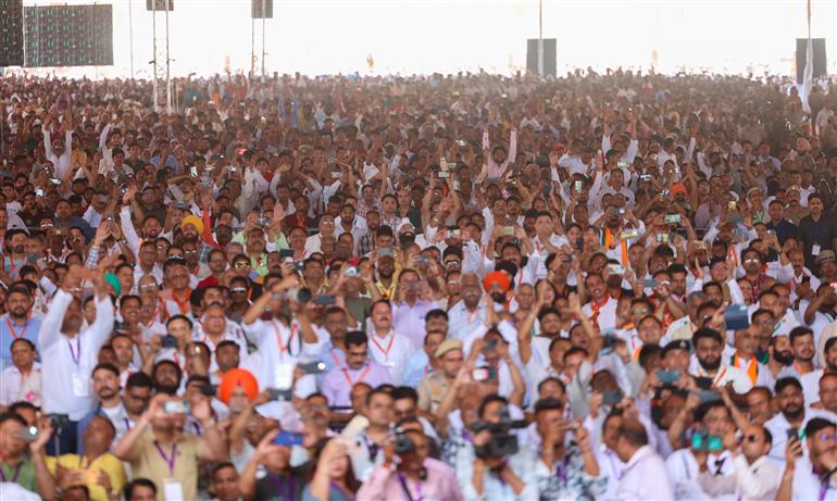 14 अप्रैल, 2025 को हरियाणा के यमुनानगर में विकास परियोजनाओं के शुभारंभ अवसर पर उपस्थित लोग। इस दौरान संबोधित करते हुए प्रधानमंत्री श्री नरेन्द्र मोदी।