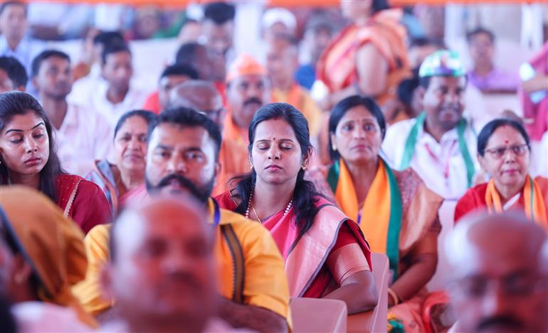 24 अप्रैल, 2025 को बिहार के मधुबनी में विभिन्न विकास परियोजनाओं के उद्घाटन, शिलान्यास और राष्ट्र को समर्पण के अवसर पर उपस्थित लोग। इस अवसर पर प्रधानमंत्री श्री नरेन्द्र मोदी संबोधित करते हुए।
