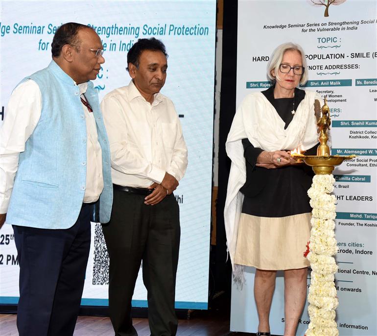 Ms. Benedicte Leroy, Lead Economist, World Bank lighting the lamp in a Seminar on ‘Hard to Reach Population-SMILE(Beggary)’ organised by Department of Social Justice & Empowerment, in New Delhi on April 25, 2025.