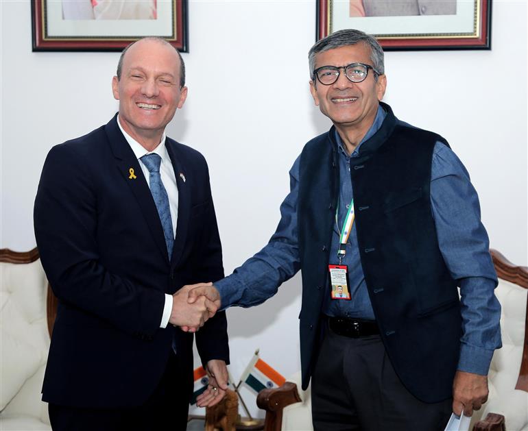 Ambassador of Israel, Mr. Reuven Azar calling on Defence Secretary, Shri Rajesh Kumar Singh, in New Delhi on April 25, 2025.