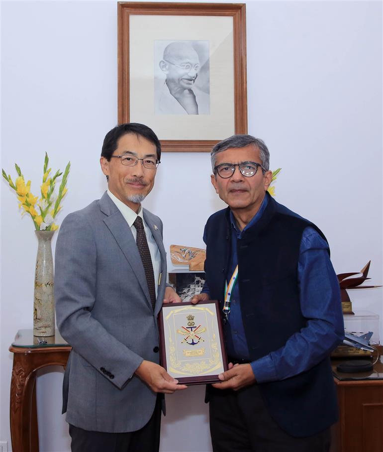 Ambassador of Japan to India, Mr. Ono Keiichi calling on Defence Secretary, Shri Rajesh Kumar Singh, in New Delhi on April 25, 2025.