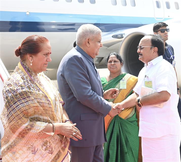 The Vice President of India, Shri Jagdeep Dhankhar and Dr. Sudesh Dhankhar being welcomed by Smt N. Kayalvizhi Selvaraj, Minister, Government of Tamil Nadu, Dr. Ganapathy P. Rajkumar, Member of Parliament (Lok Sabha) and other dignitaries on their arrival at Coimbatore, in Tamil Nadu on April 25, 2025.