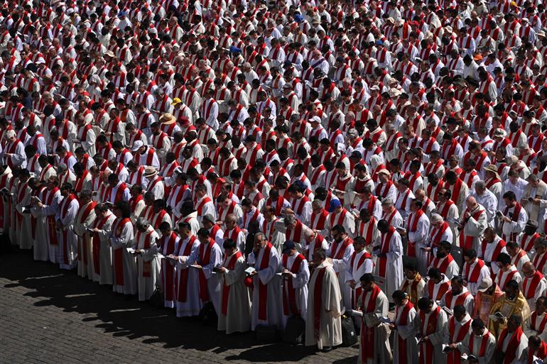 The President of India, Smt. Droupadi Murmu attended the funeral Mass of His Holiness Pope Francis at Saint Peter’s Square, in Vatican City on April 26, 2025.