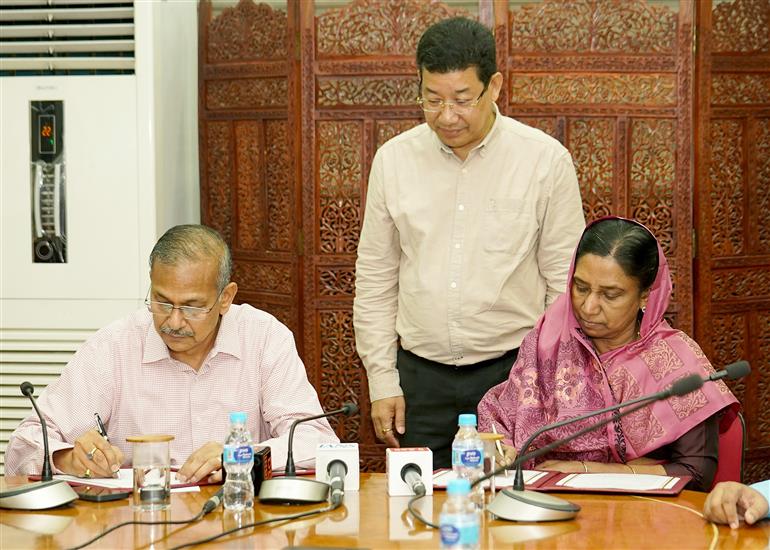 The National Archives of India acquired former President Dr. APJ Abdul Kalam’s private paper collection, in New Delhi on April 28, 2025. Dr. Kalam’s family members are also present on the occasion.