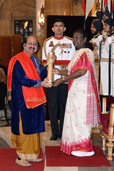 The President of India, Smt Droupadi Murmu presenting the Padma Shri Award to Pt. Ronu Majumdar at the Civil Investiture Ceremony-I at Rashtrapati Bhavan, in New Delhi on April 28, 2025.