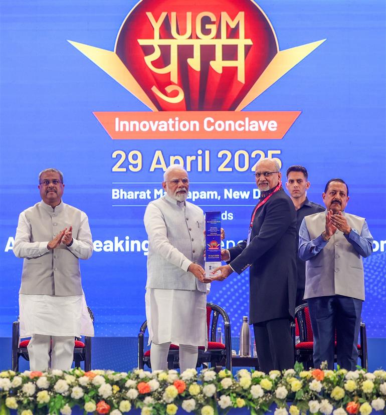 प्रधानमंत्री श्री नरेन्द्र मोदी 29 अप्रैल 2025 को नई दिल्ली के भारत मंडपम में आयोजित युग्म इनोवेशन कॉन्क्लेव में भाग लेते हुए।