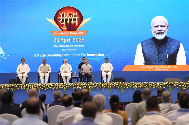 प्रधानमंत्री श्री नरेन्द्र मोदी 29 अप्रैल 2025 को नई दिल्ली के भारत मंडपम में आयोजित युग्म इनोवेशन कॉन्क्लेव में भाग लेते हुए।