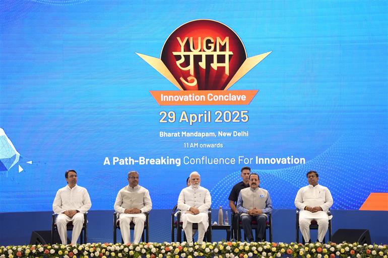 प्रधानमंत्री श्री नरेन्द्र मोदी 29 अप्रैल 2025 को नई दिल्ली के भारत मंडपम में आयोजित युग्म इनोवेशन कॉन्क्लेव में भाग लेते हुए।