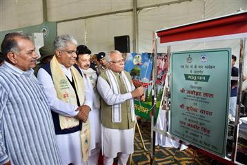 The Union Minister for Environment, Forest and Climate Change, Shri Bhupender Yadav along with the Union Minister for Housing and Urban Affairs and Power, Shri Manohar Lal presided over the ceremonial launch of the ‘Matri Van’ initiative under the ‘Ek Ped Maa Ke Naam’ Programme, in Gurugram on August 02, 2025. Shri Rao Narbir Singh, Minister for Industries and Forest (Haryana) is also seen.