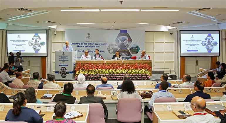 The CEO, NITI Aayog, Shri B.V.R. Subrahmanyam addressing at the launch of “Unlocking a $200 Billion Opportunity: Electric Vehicles in India and India Electric Mobility Index (IEMI) 2024 at Vigyan Bhawan, in New Delhi on August 04, 2025. 