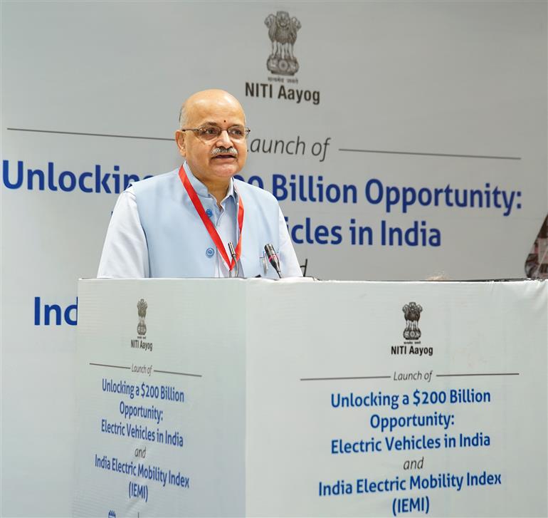 The CEO, NITI Aayog, Shri B.V.R. Subrahmanyam addressing at the launch of “Unlocking a $200 Billion Opportunity: Electric Vehicles in India and India Electric Mobility Index (IEMI) 2024 at Vigyan Bhawan, in New Delhi on August 04, 2025. 