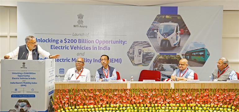 Member, NITI Aayog, Shri Rajiv Gauba addressing at the launch of “Unlocking a $200 Billion Opportunity: Electric Vehicles in India and India Electric Mobility Index (IEMI) 2024 at Vigyan Bhawan, in New Delhi on August 04, 2025. 