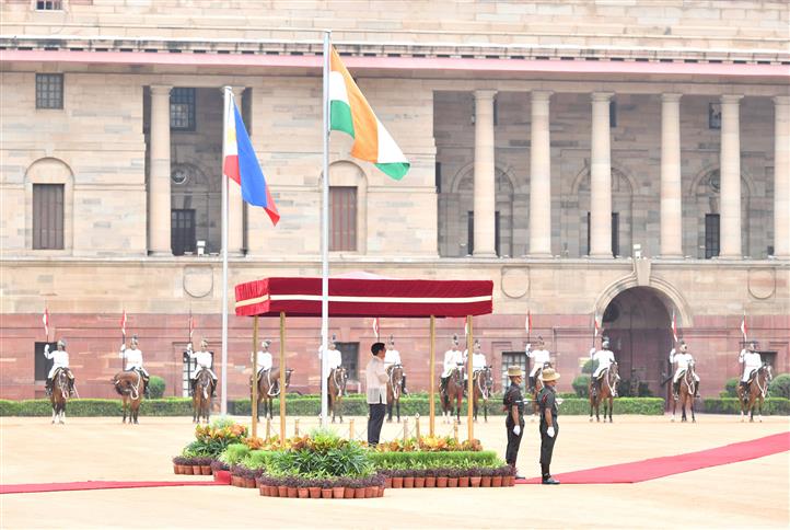 The President of the Republic of Philippines, Mr. Ferdinand Romualdez Marcos Jr. accorded Ceremonial Reception at Rashtrapati Bhavan, in New Delhi on August 05, 2025.