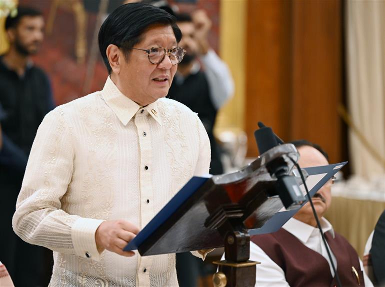 The President of India, Smt Droupadi Murmu received the President of the Republic of Philippines, Mr. Ferdinand Romualdez Marcos Jr. and also hosted a banquet in his honour at Rashtrapati Bhavan, in New Delhi on August 05, 2025.