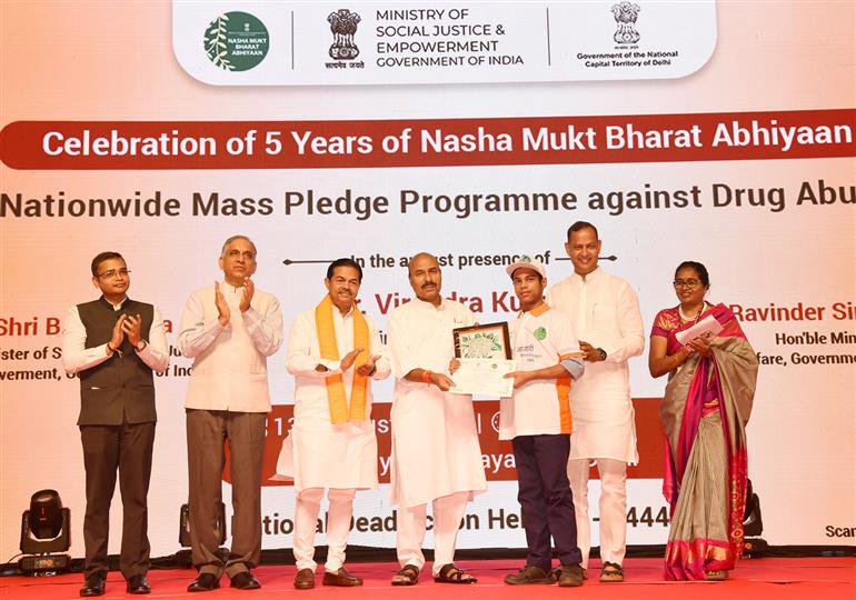 The Union Minister for Social Justice and Empowerment, Dr. Virendra Kumar and the Minister of State for Consumer Affairs, Food and Public Distribution and Social Justice and Empowerment, Shri B. L. Verma at the celebration of 5 Years of Nasha Mukt Bharat Abhiyaan at Kendriya Vidyalaya, in New Delhi on August 13, 2025.