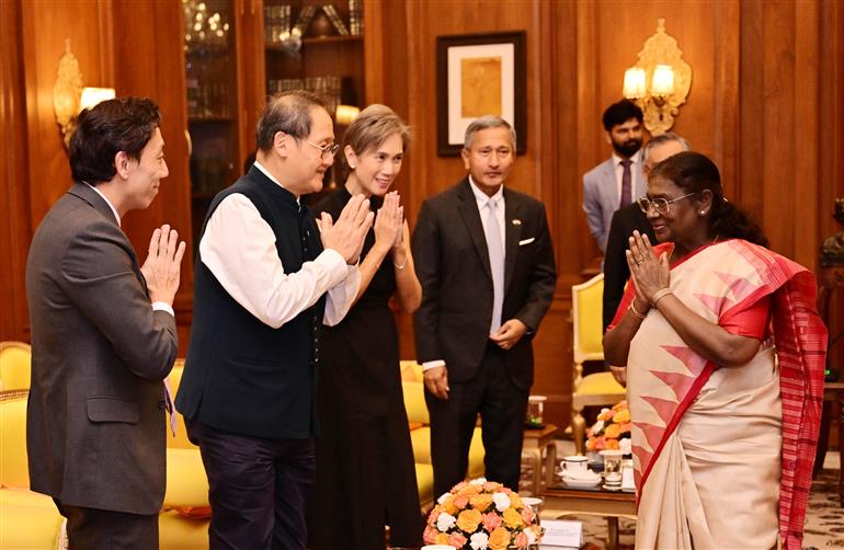 A Ministerial Delegation from Singapore, led by Deputy Prime Minister and Minister for Trade and Commerce of Singapore, Mr Gan Kim Yong called on the President of India, Smt Droupadi Murmu at Rashtrapati Bhavan, in New Delhi on August 13, 2025.