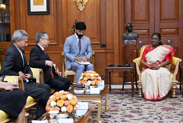 A Ministerial Delegation from Singapore, led by Deputy Prime Minister and Minister for Trade and Commerce of Singapore, Mr Gan Kim Yong called on the President of India, Smt Droupadi Murmu at Rashtrapati Bhavan, in New Delhi on August 13, 2025.