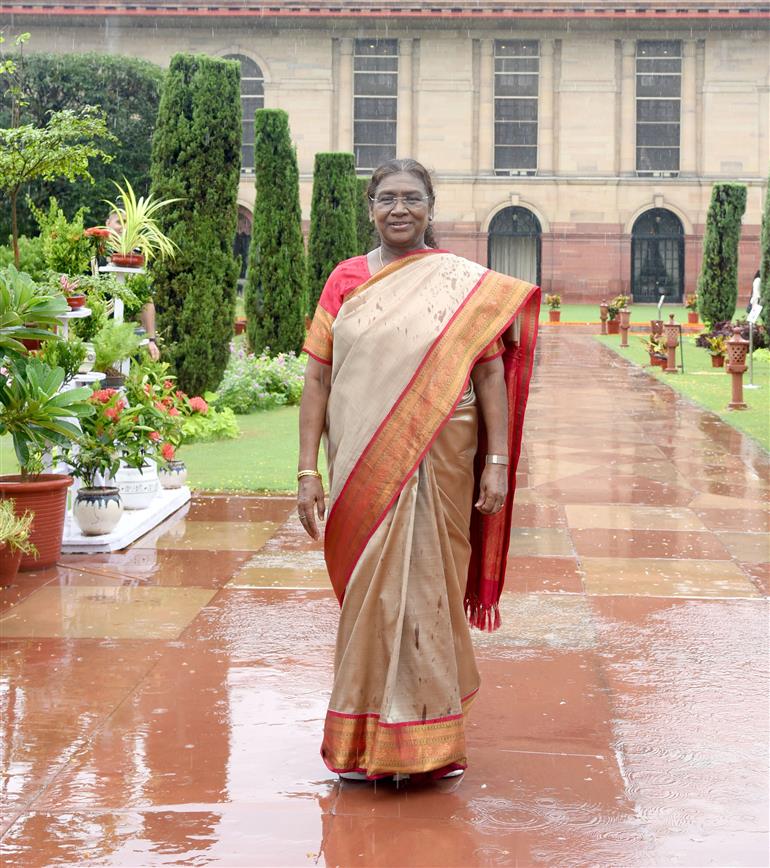 The President of India, Smt. Droupadi Murmu graces the opening of Amrit Udyan Summer Annuals Edition, 2025 at Rashtrapati Bhavan, in New Delhi on August 14, 2025.