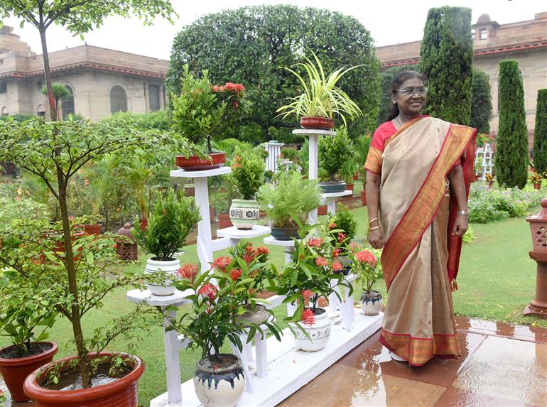The President of India, Smt. Droupadi Murmu graces the opening of Amrit Udyan Summer Annuals Edition, 2025 at Rashtrapati Bhavan, in New Delhi on August 14, 2025.