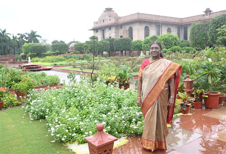 The President of India, Smt. Droupadi Murmu graces the opening of Amrit Udyan Summer Annuals Edition, 2025 at Rashtrapati Bhavan, in New Delhi on August 14, 2025.