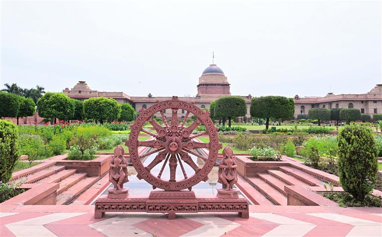 The President of India, Smt. Droupadi Murmu graces the opening of Amrit Udyan Summer Annuals Edition, 2025 at Rashtrapati Bhavan, in New Delhi on August 14, 2025.