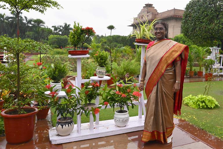 The President of India, Smt. Droupadi Murmu graces the opening of Amrit Udyan Summer Annuals Edition, 2025 at Rashtrapati Bhavan, in New Delhi on August 14, 2025.