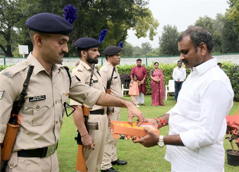 The Minister of State for Information and Broadcasting and Parliamentary Affairs, Dr. L. Murugan distributing the sweets during the Flag hoisting event on the occasion of 79th Independence Day celebrations at his residence, in New Delhi on August 15, 2025.