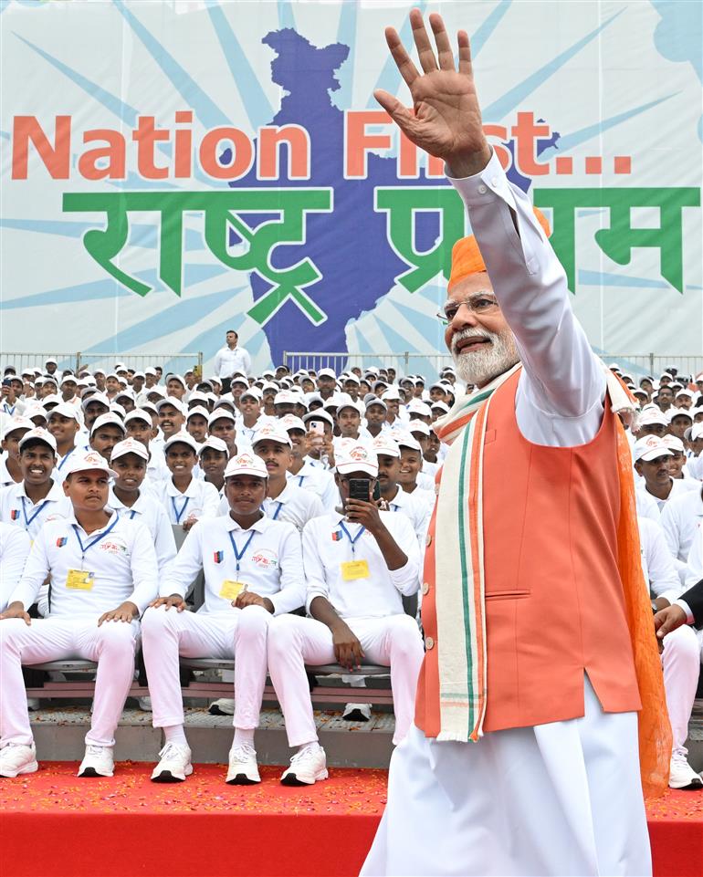 PM met the participants of 79th Independence Day celebrations at Red Fort, in Delhi on August 15, 2025.
