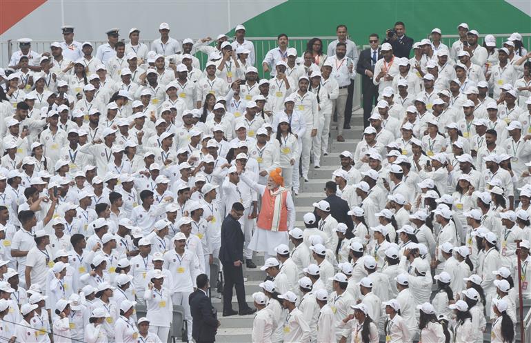PM met the participants of 79th Independence Day celebrations at Red Fort, in Delhi on August 15, 2025.