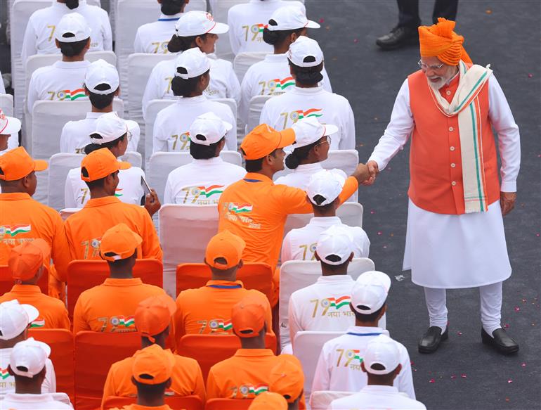 PM met the participants of 79th Independence Day celebrations at Red Fort, in Delhi on August 15, 2025.