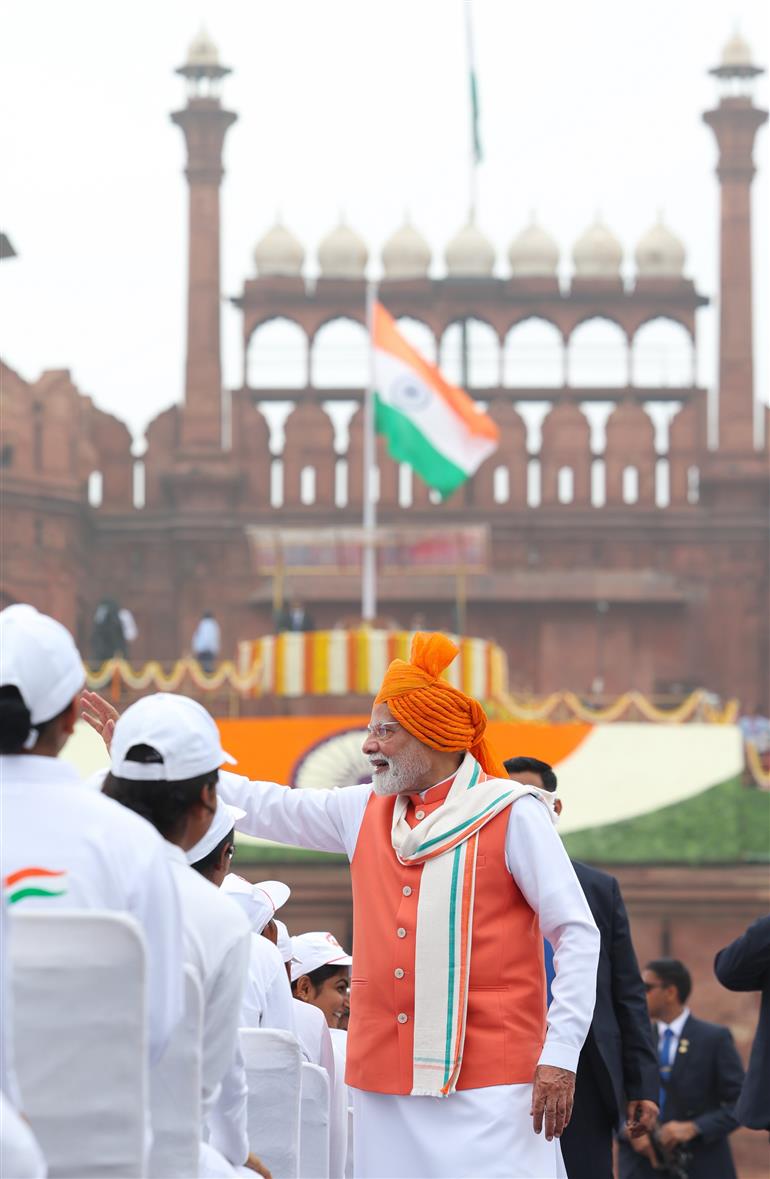PM met the participants of 79th Independence Day celebrations at Red Fort, in Delhi on August 15, 2025.