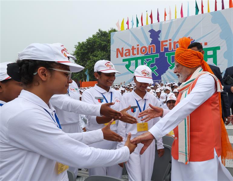 PM met the participants of 79th Independence Day celebrations at Red Fort, in Delhi on August 15, 2025.