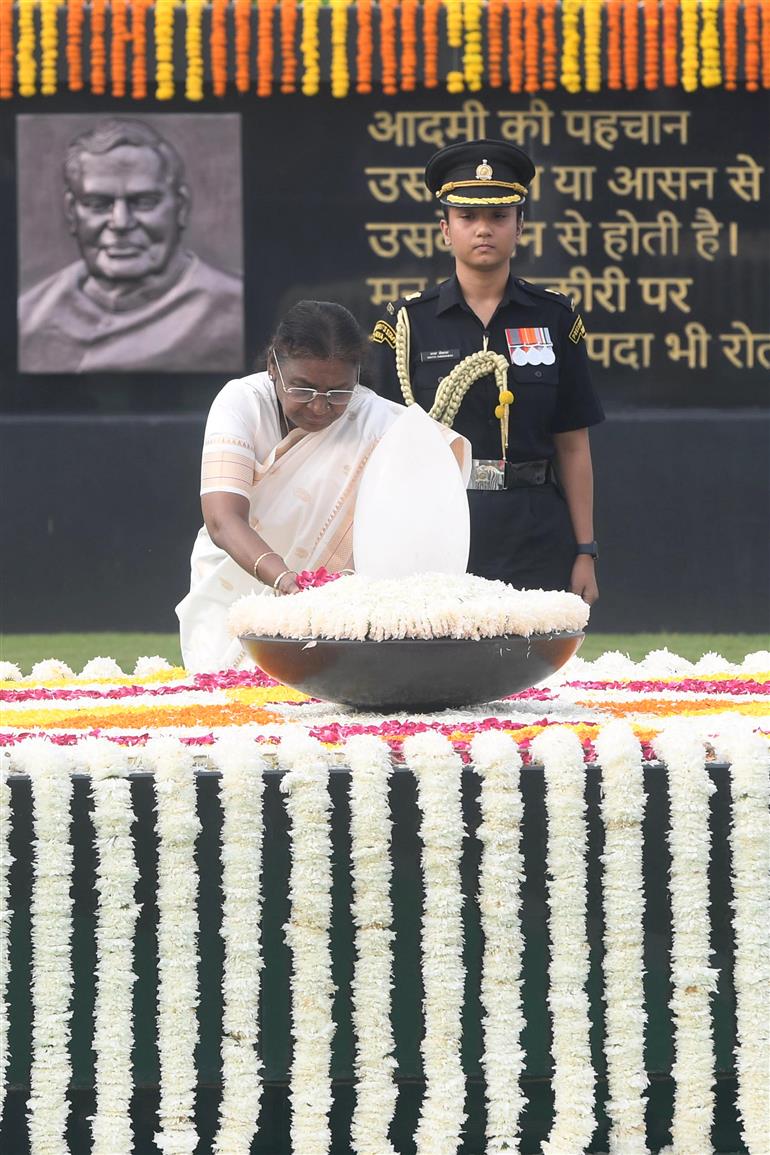 The President of India, Smt. Droupadi Murmu paying floral tributes to the former Prime Minister of India, Shri Atal Bihari Vajpayee on his death anniversary at Sadaiv Atal, in New Delhi on August 16, 2025.