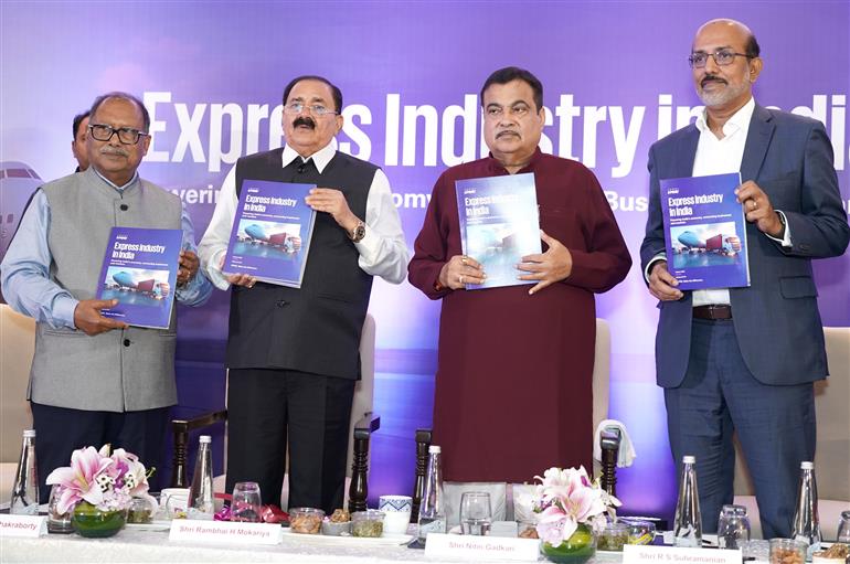 The Union Minister of Road Transport and Highways, Shri Nitin Gadkari launching the KPMG report on ‘Express Industry in India: Powering India’s Economy, Connecting Businesses and Markets’ during launch event held, in New Delhi on August 19, 2025.