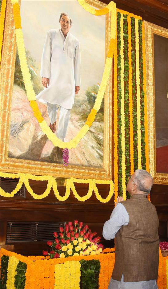The Deputy Chairman of Rajya Sabha, Shri Harivansh paid floral tributes to former Prime Minister, Shri Rajiv Gandhi on the occasion of his birth Anniversary at Parliament House, in New Delhi on August 20, 2025.