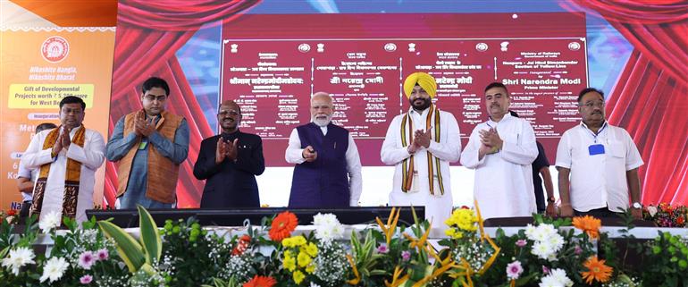 PM lays the foundation stone and inaugurates key infrastructure projects at Kolkata, in West Bengal on August 22, 2025.