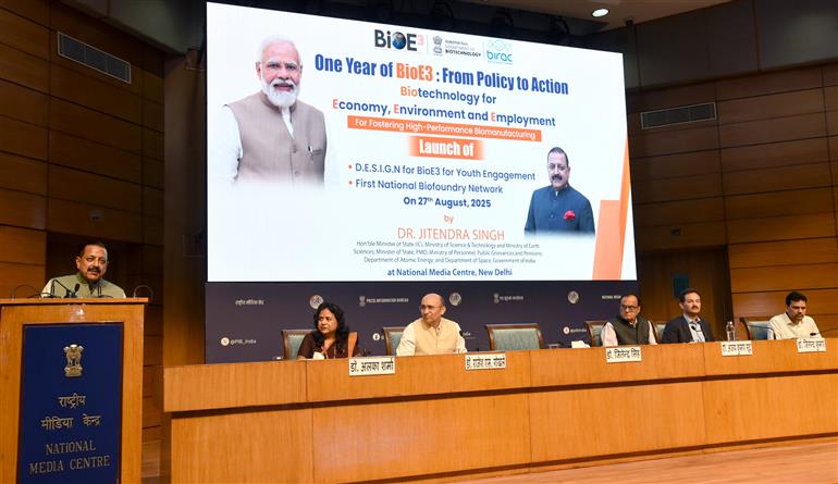 The Minister of State for Science & Technology (Independent Charge), Earth Sciences (Independent Charge), Prime Minister’s Office, Personnel, Public Grievances & Pensions, Atomic Energy and Space, Dr. Jitendra Singh addressing at the Media Interaction on ‘One Year of BioE3: From Policy to Action and Launch of BioE3 Challenge for Youth along with Launch of First National Biofoundry Network at National Media Centre, in New Delhi on August 27, 2025.