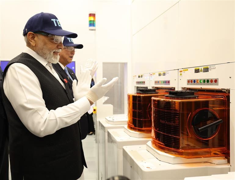 PM visits Tokyo Electron Limited factory in Sendai, Japan on August 30, 2025.:Prime Minister's Office PM visits Tokyo Electron Limited factory in Sendai, Japan on August 30, 2025.:Prime Minister