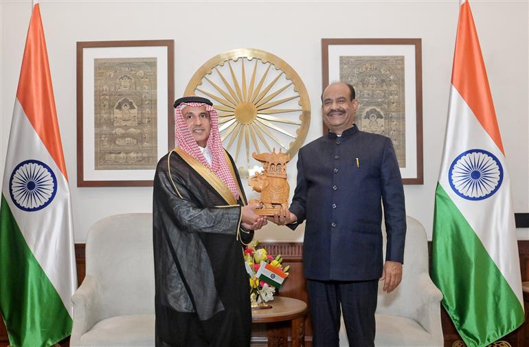 सऊदी-भारत संसदीय मैत्री समिति के अध्यक्ष मेजर जनरल डॉ. अब्दुल रहमान बिन सनहत अल-हरबी के नेतृत्व में सऊदी-भारत संसदीय मैत्री समिति के एक प्रतिनिधिमंडल ने 04 दिसंबर, 2025 को नई दिल्ली में लोकसभा अध्यक्ष श्री ओम बिरला से मुलाकात की।